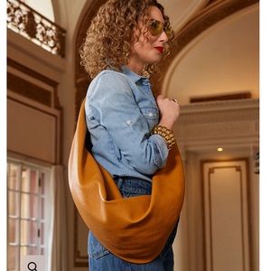 Who doesn’t like a sling bag!